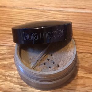 Laura Mercier mineral powder in pure honey